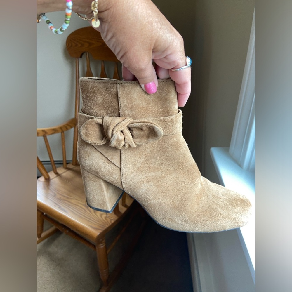 SUEDE BOOTS (BOOTIES). Barely Worn - 6.5 Wide